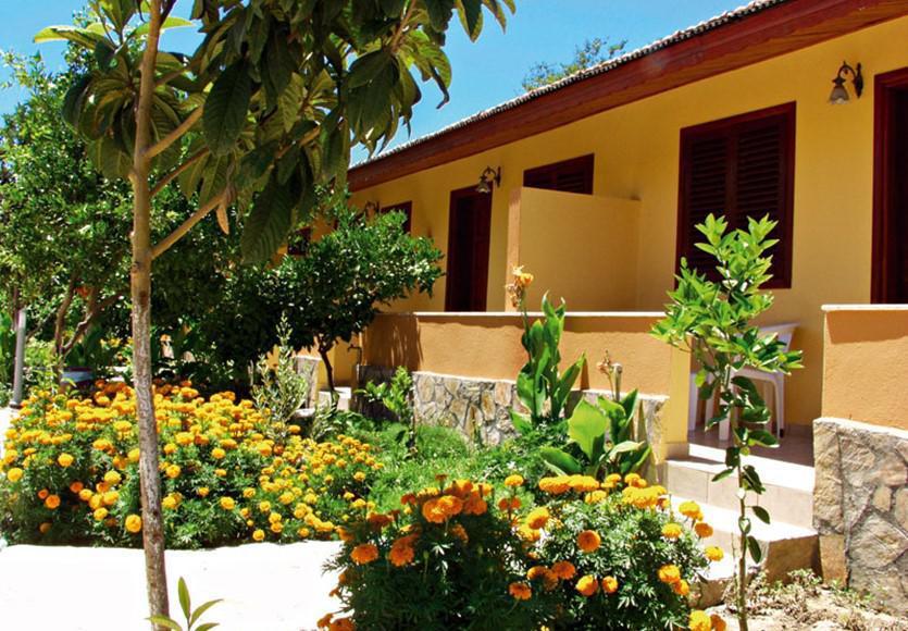Ozlem Garden Side