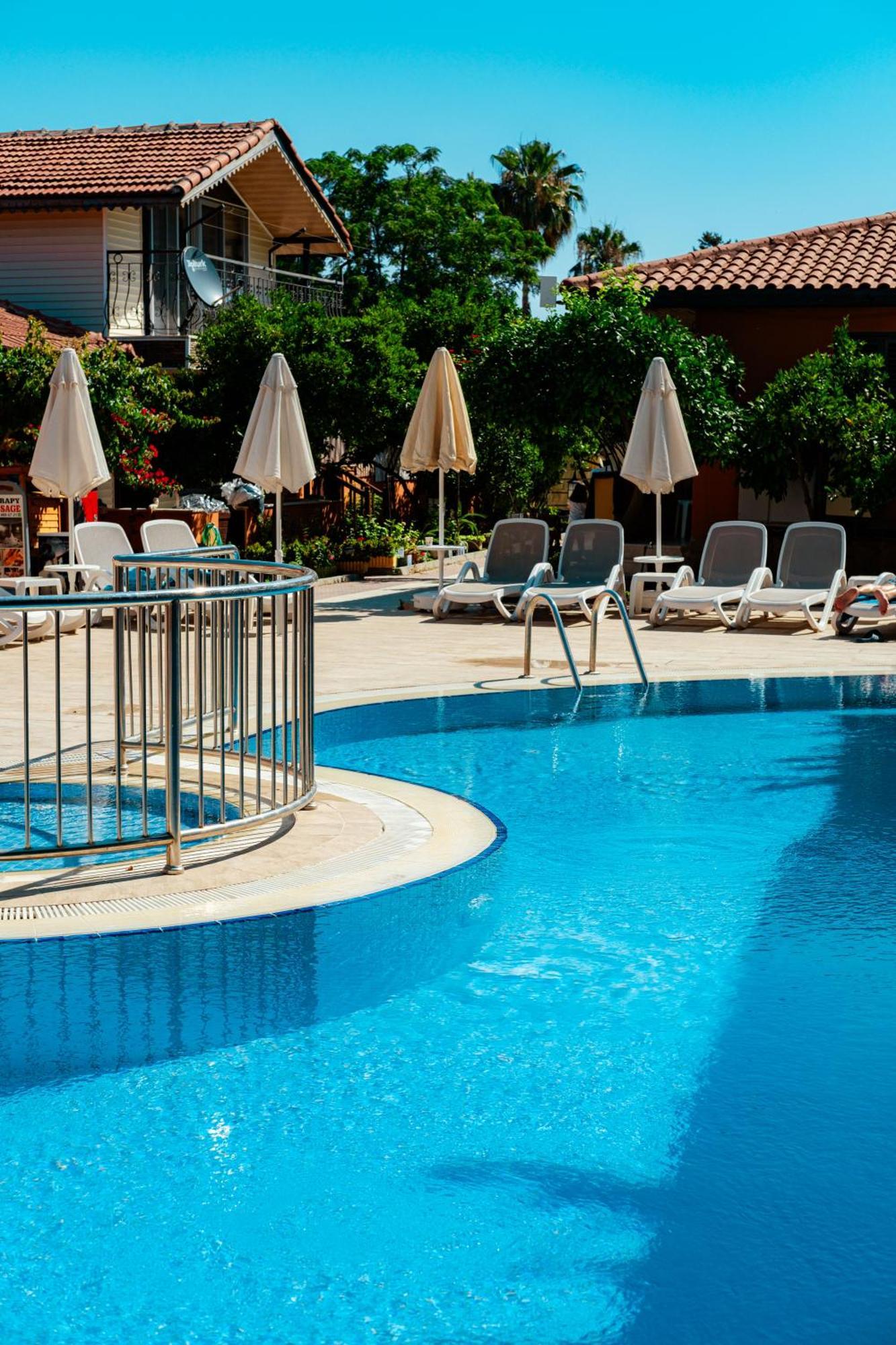 Ozlem Garden 3* Side