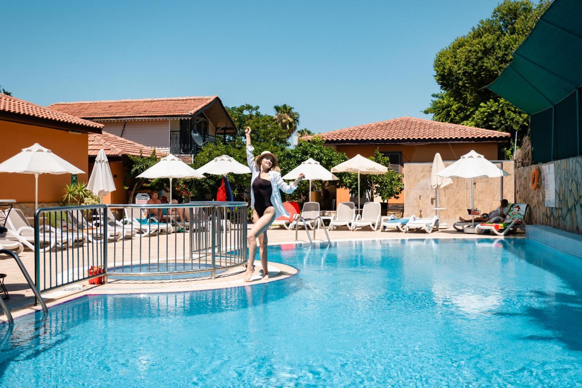 Ozlem Garden 3*