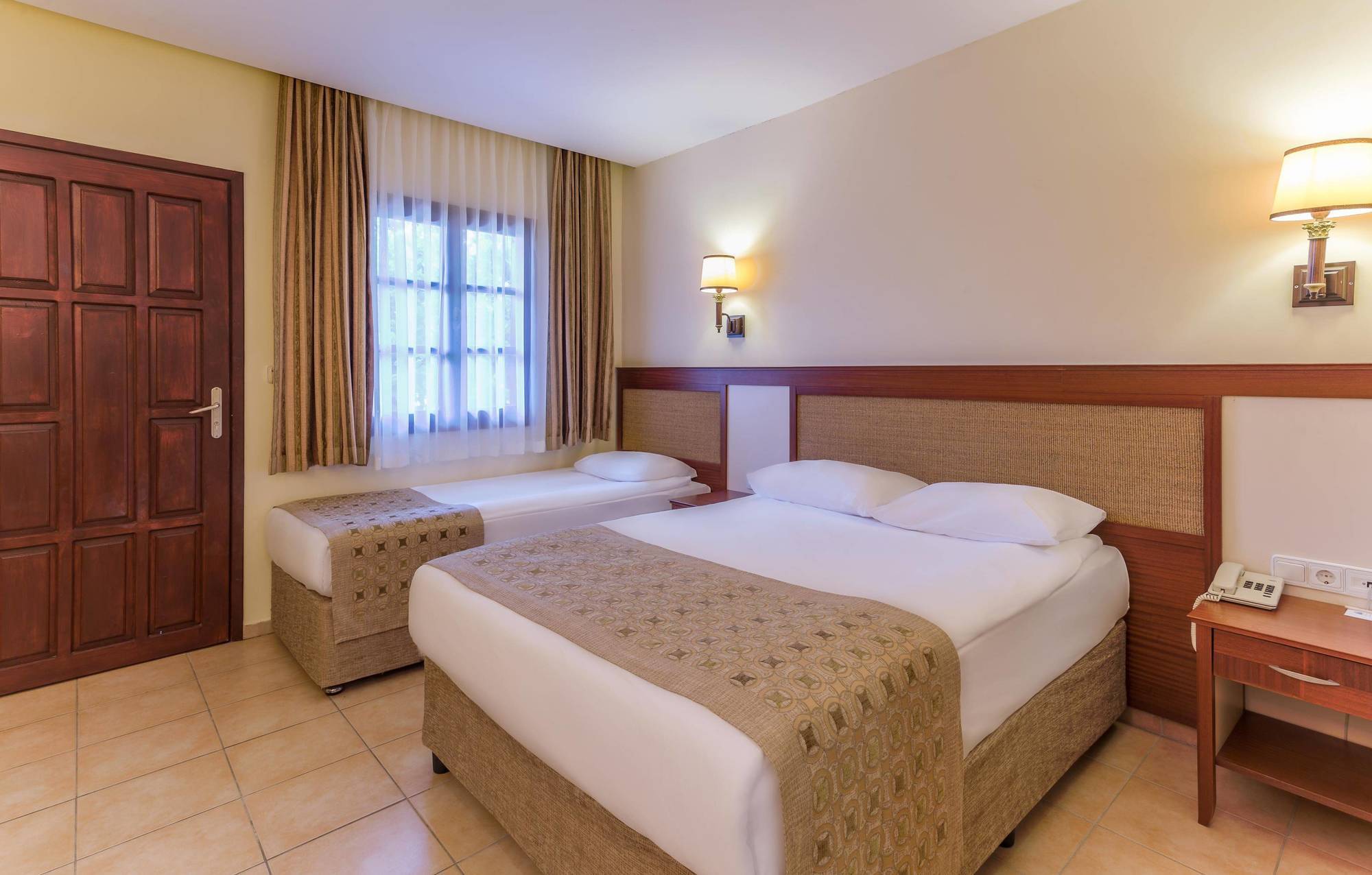 Ozlem Garden מלון 3*